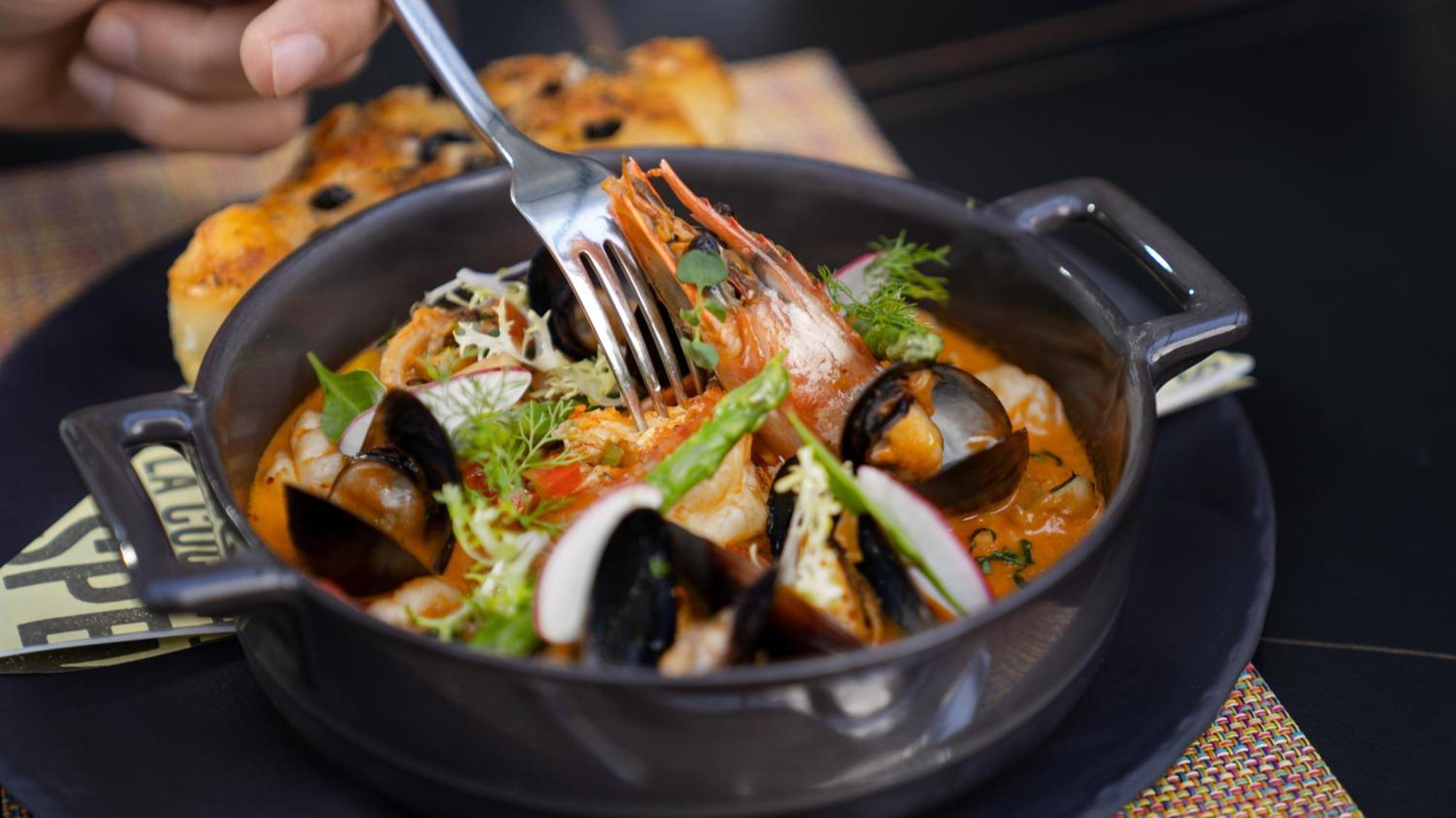 The Abdali Boulevard Hotel Amã Exterior foto Thai seafood curry