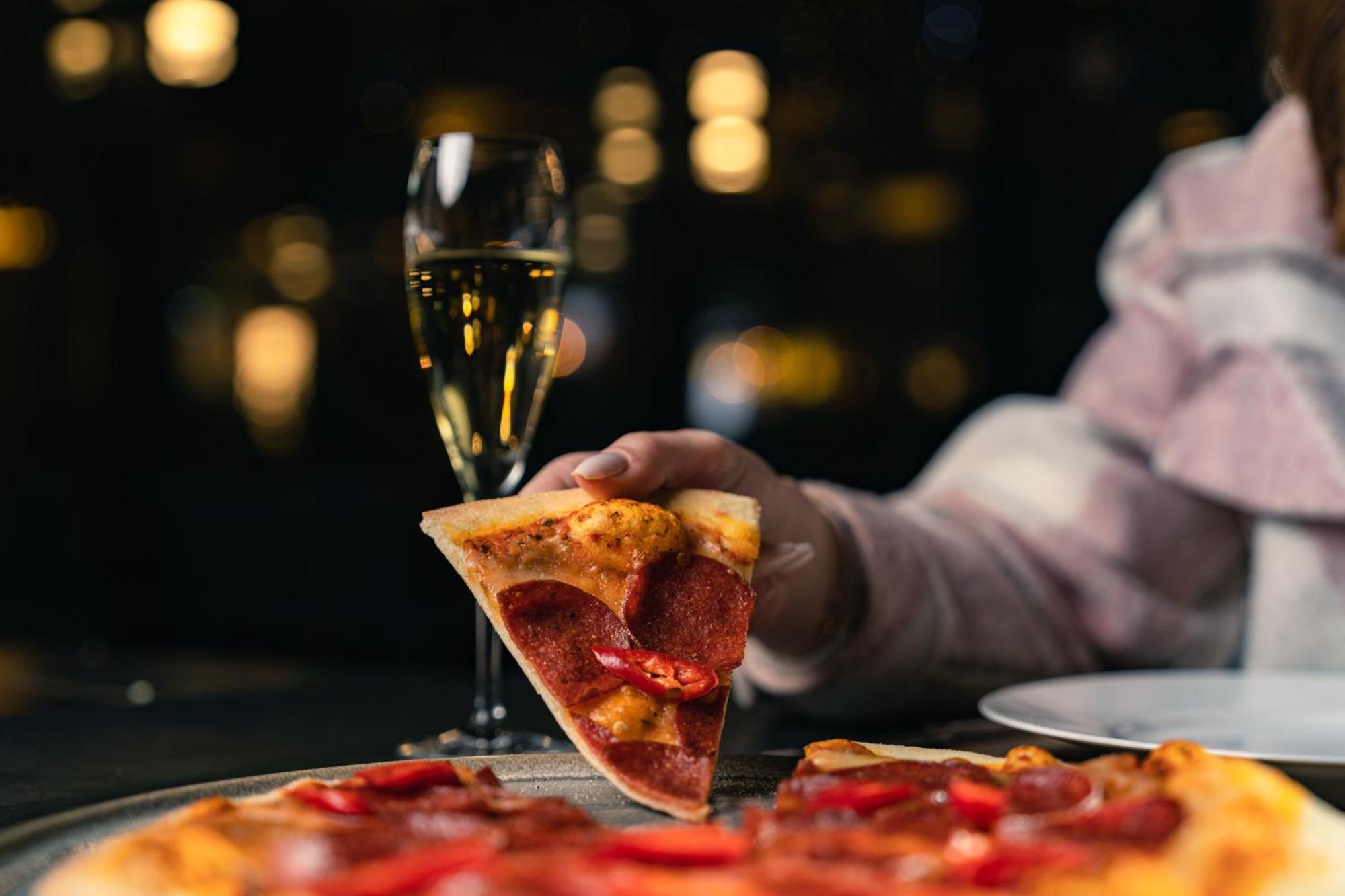 The Abdali Boulevard Hotel Amã Exterior foto A slice of pizza