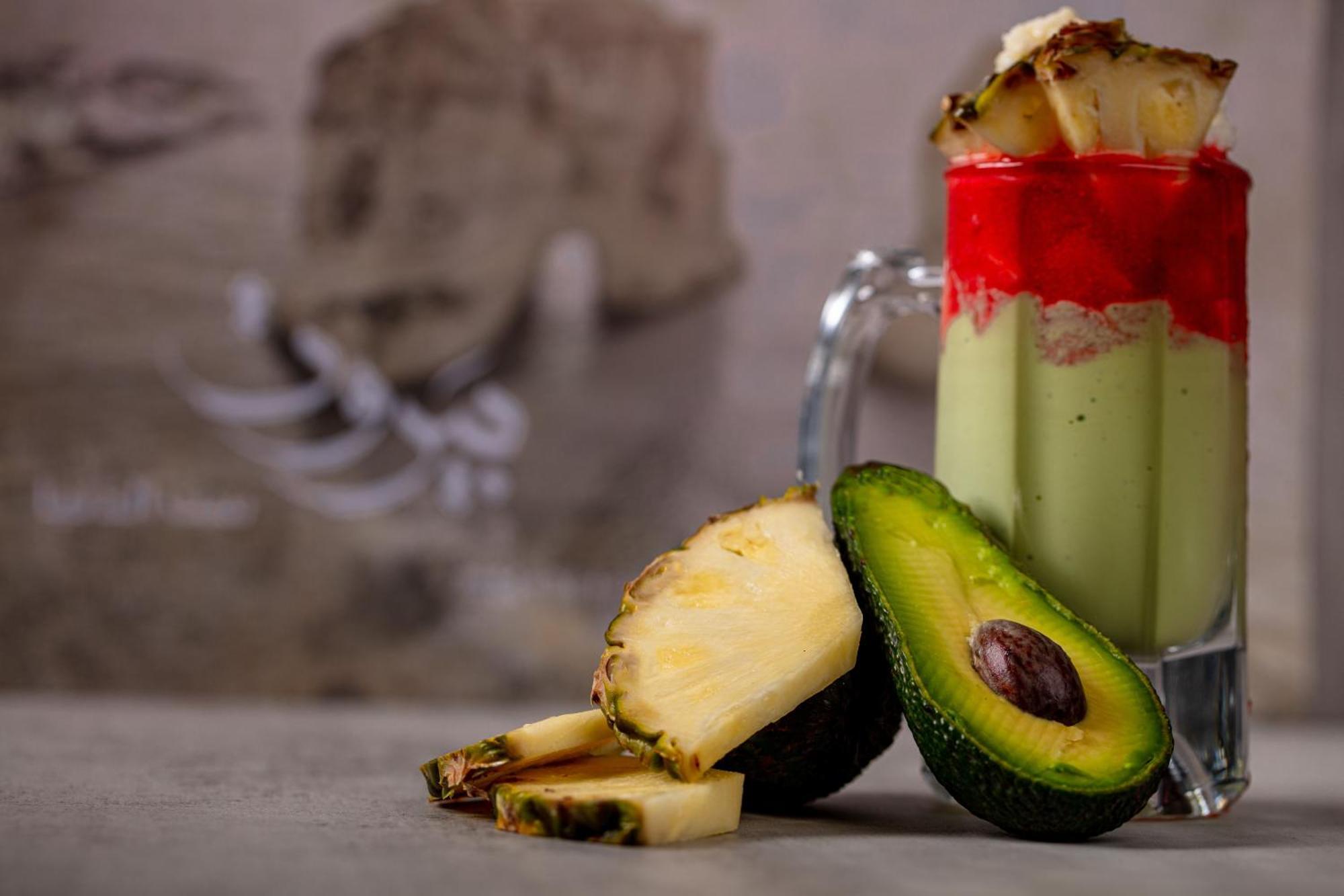The Abdali Boulevard Hotel Amã Exterior foto Avocado and pineapple smoothie