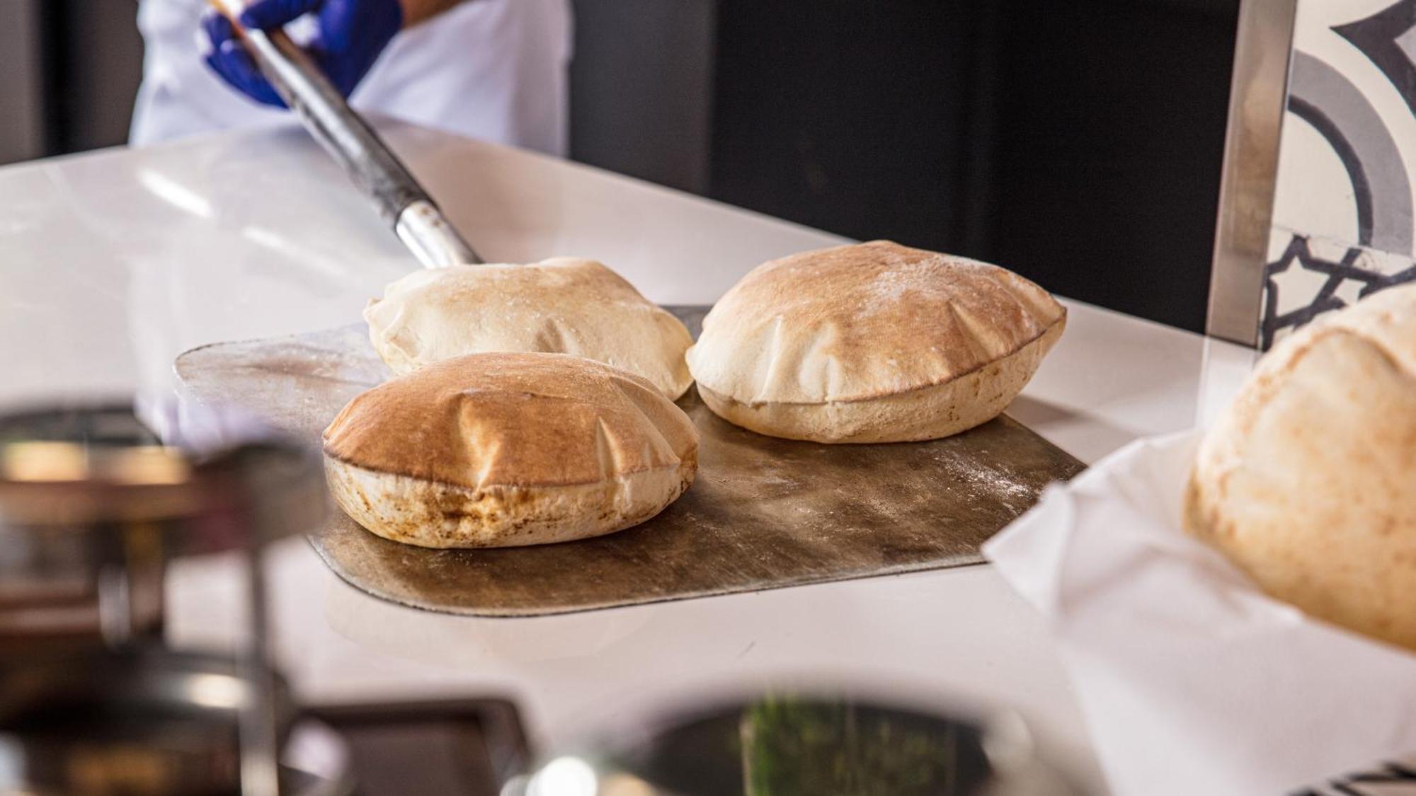 The Abdali Boulevard Hotel Amã Exterior foto Pita bread