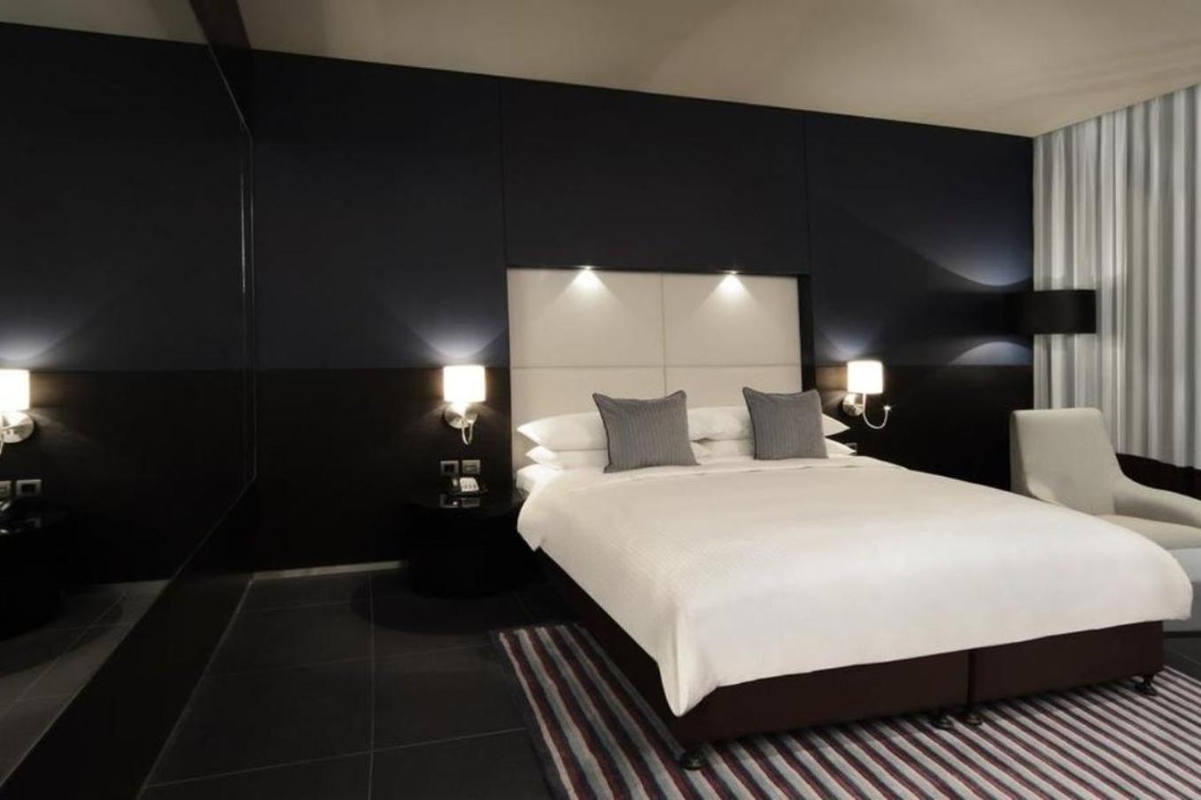 The Abdali Boulevard Hotel Amã Exterior foto A bedroom at the Mandarin Oriental, Munich
