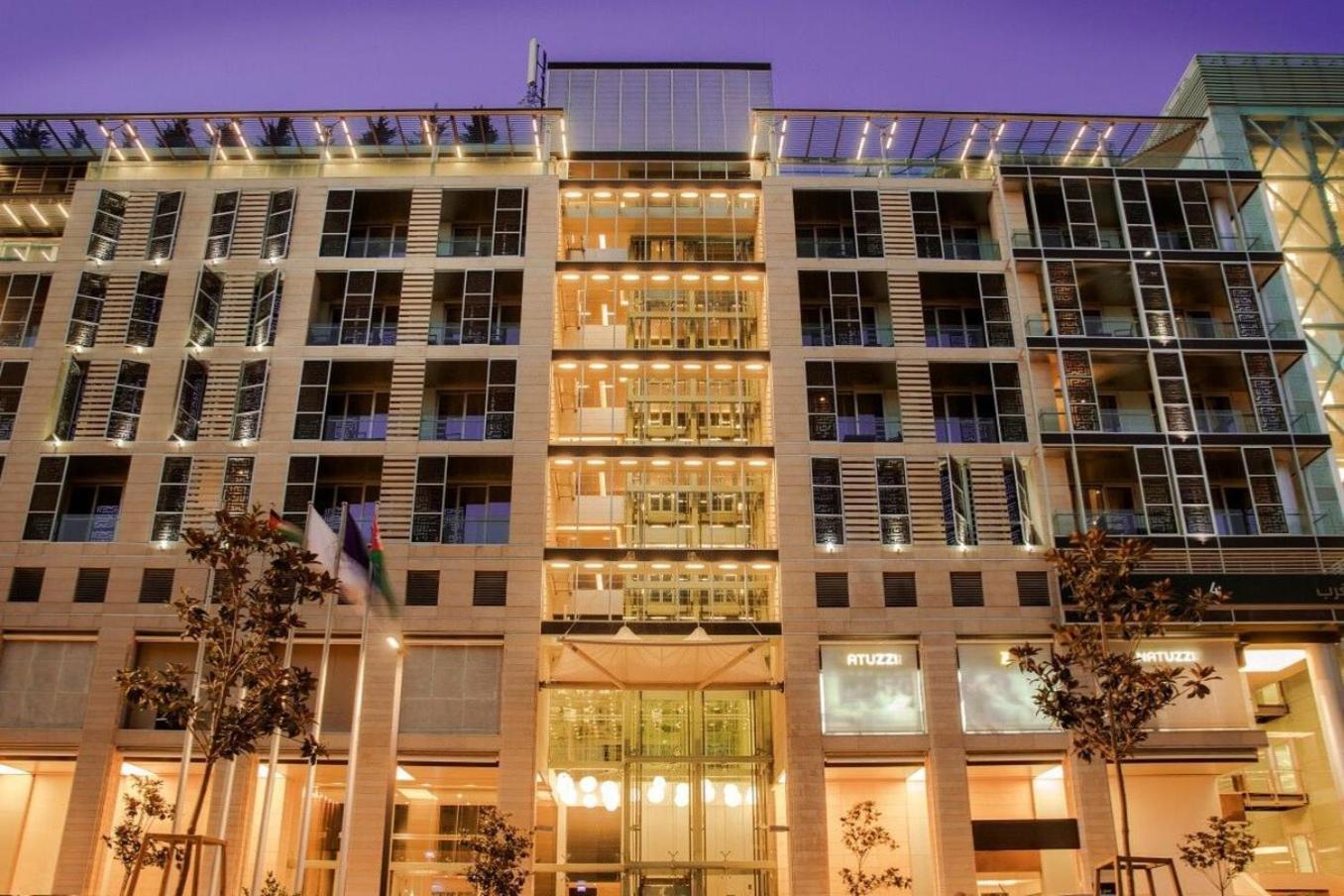 The Abdali Boulevard Hotel Amã Exterior foto The hotel at night