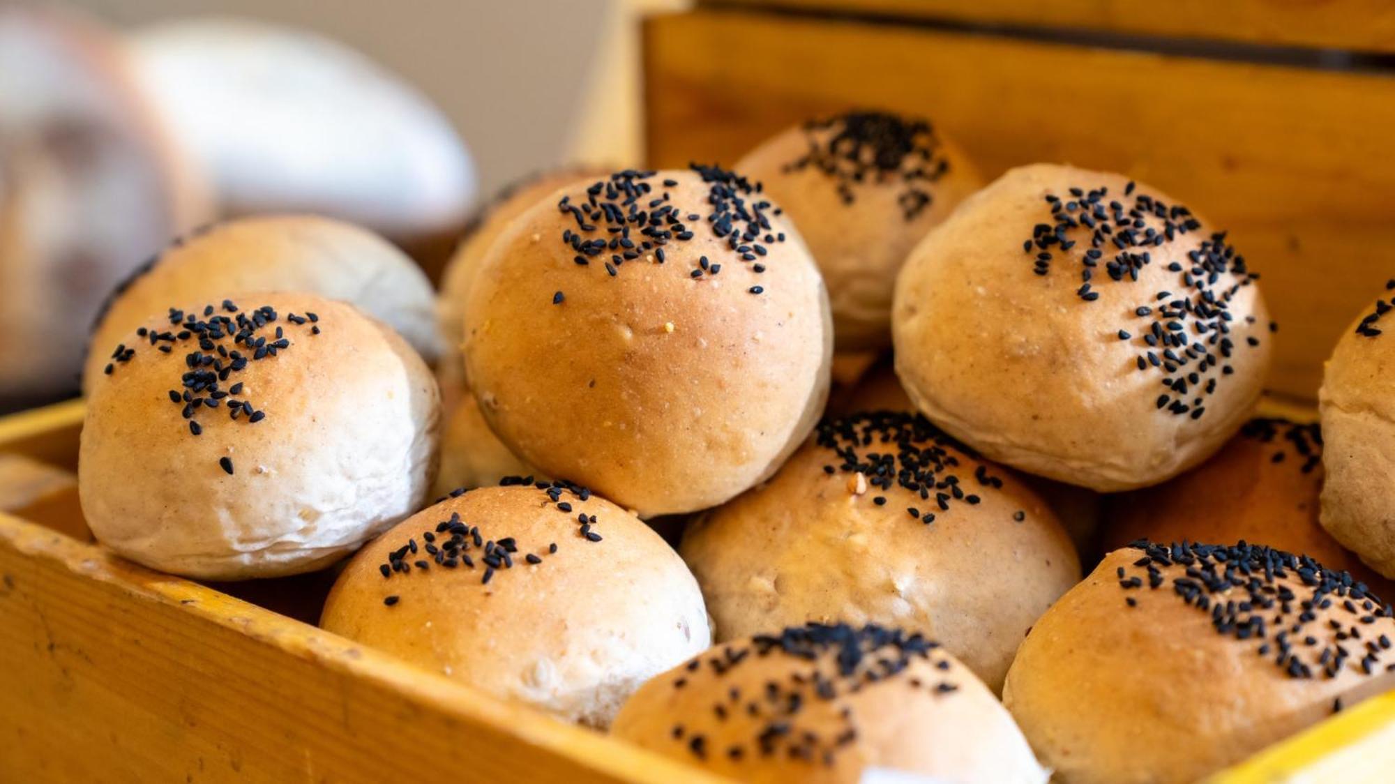 The Abdali Boulevard Hotel Amã Exterior foto Buns with sesame seeds